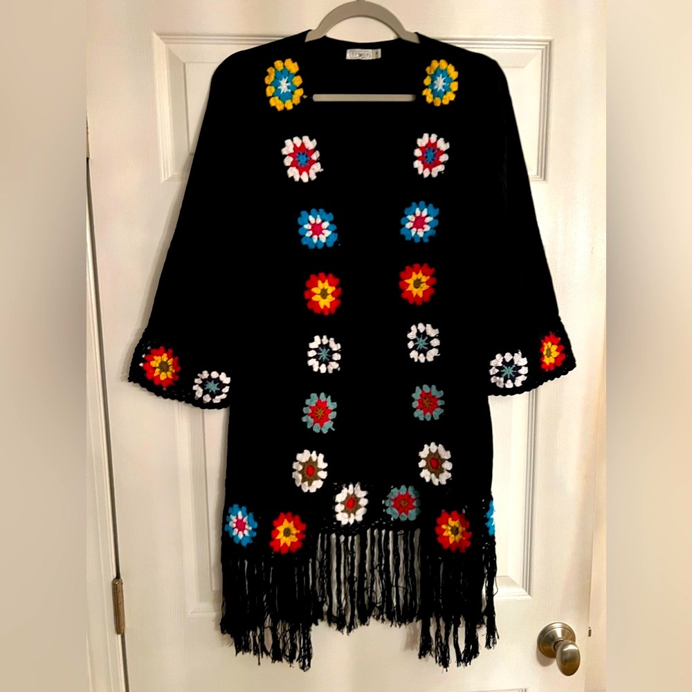 TAMSY Handmade crochet Swim Coverup Duster w/fringe. Black. Size Med Rayon/Cot